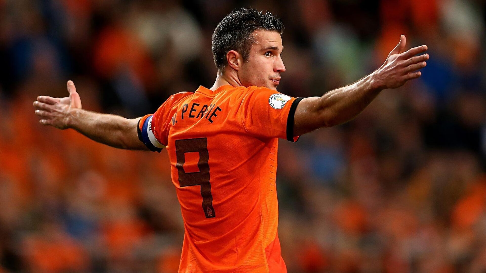 赛道与绿茵场，当F1年度争冠战火遇上尼日利亚掀翻AC米兰