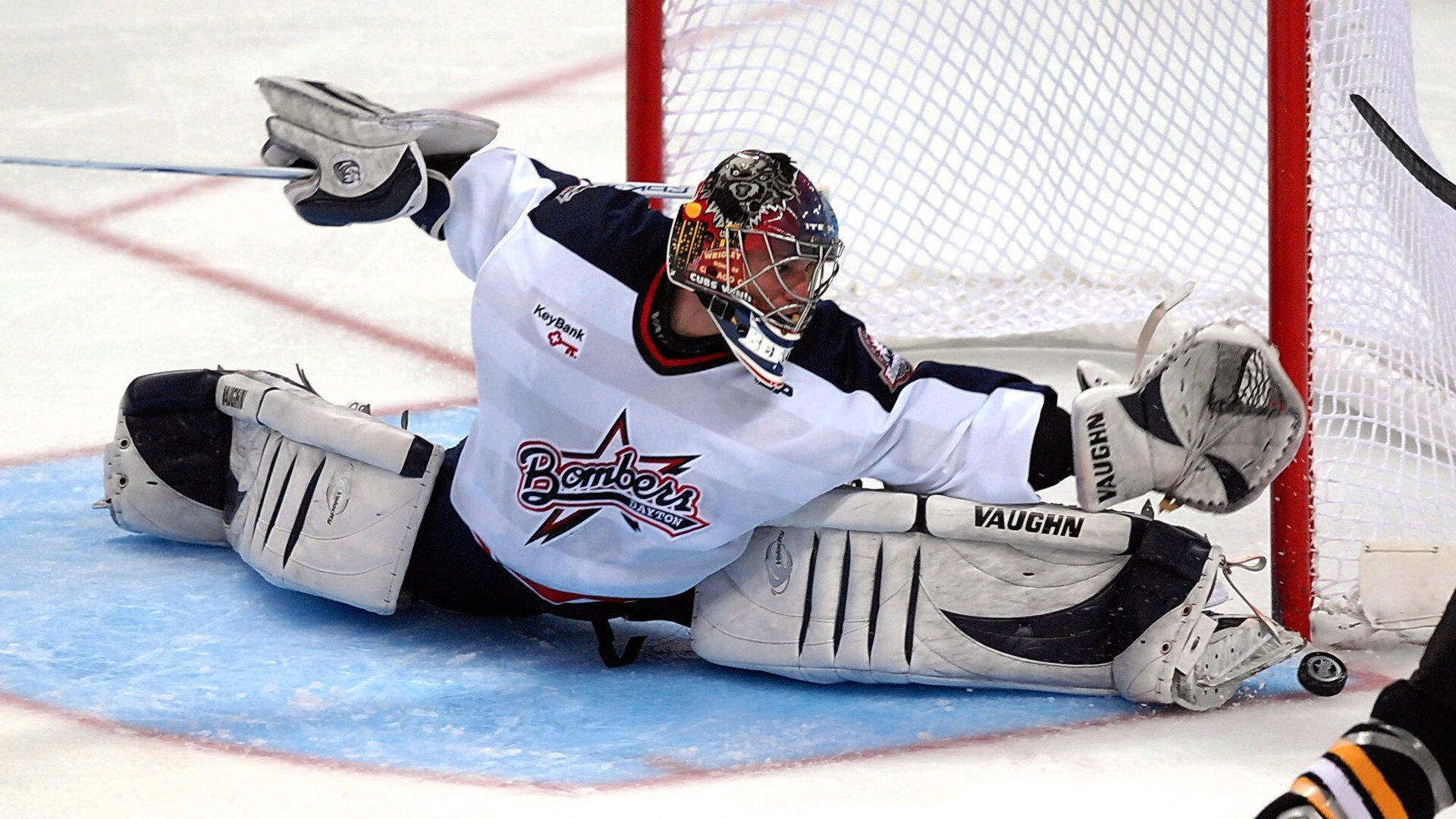 深圳队踏平广东队,布克进攻端无人可挡,华南虎王朝裂痕初现