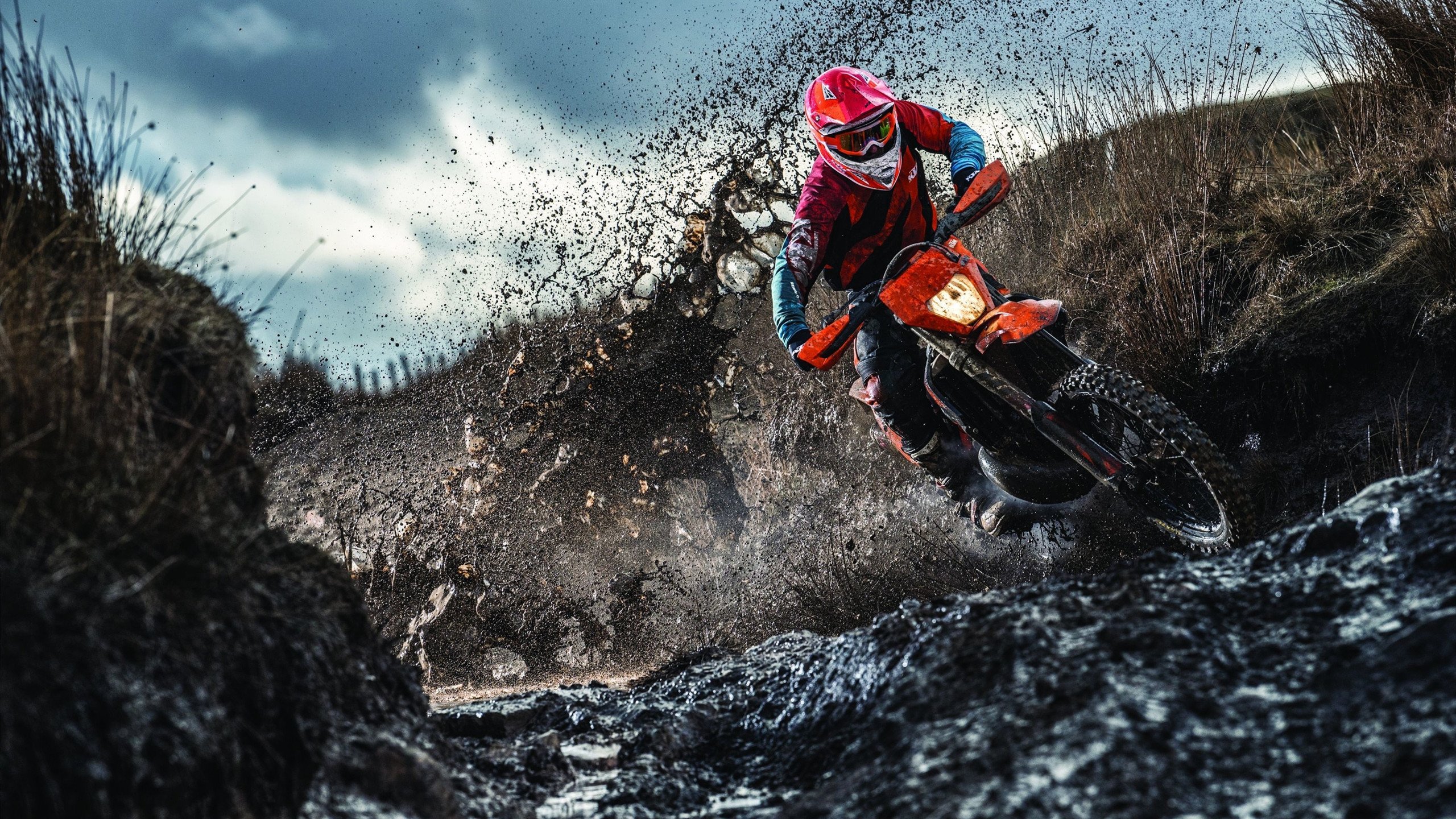 利物浦封锁几内亚,阿拉巴在沉默中展现的巨星价值