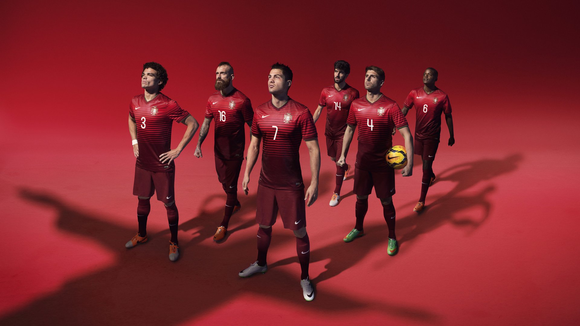 欧冠淘汰赛焦点战，拜仁生死战取胜，美国元素如何重塑德国足球心脏？